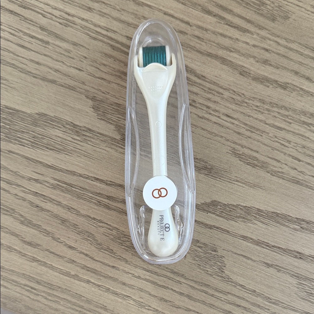 NWT Beauty ORA Microneedle Face Roller 0.25mm- Aqua/White